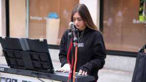 Mel Maryns Busking Dublin2